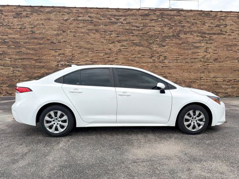 Used 2022 Toyota Corolla LE FWD image 9