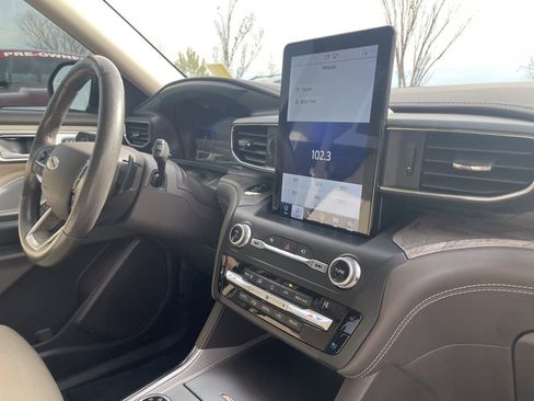 Used 2020 Ford Explorer Platinum w/ Premium Technology Package image 31