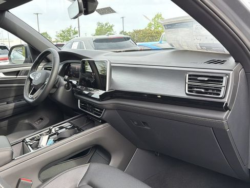 New 2026 Volkswagen Atlas Cross Sport SE FWD image 19