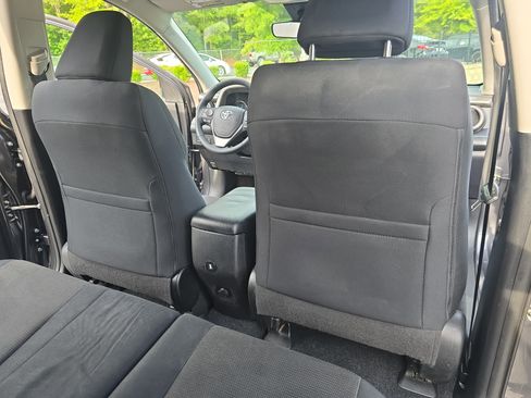 Used 2017 Toyota RAV4 XLE FWD image 11