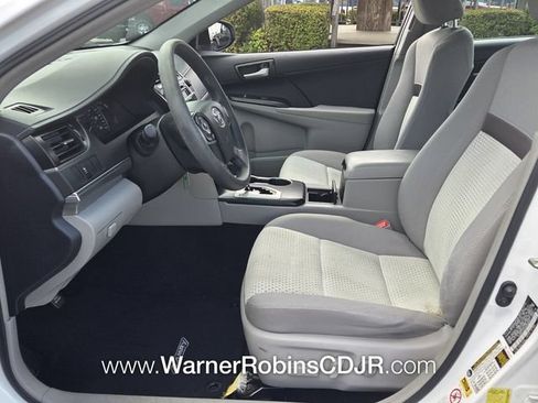 Used 2014 Toyota Camry LE FWD image 5