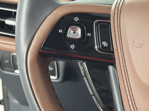 Certified 2025 Lincoln Aviator Reserve w/ Luxury Package RWD image 11