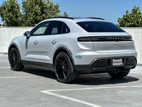 Used 2025 Porsche Macan 4S Electric AWD/4WD image 3