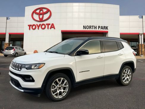 Used 2025 Jeep Compass Limited AWD/4WD image 1