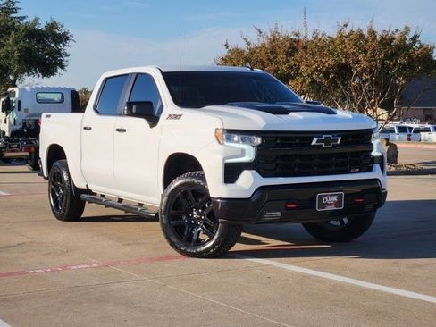 Used 2024 Chevrolet Silverado 1500 LT Trail Boss w/ Convenience Package II image 4