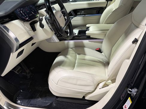 Used 2025 Land Rover Range Rover SE image 31