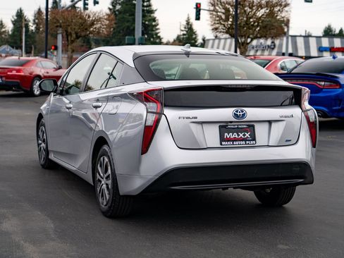 Used 2016 Toyota Prius Two image 8