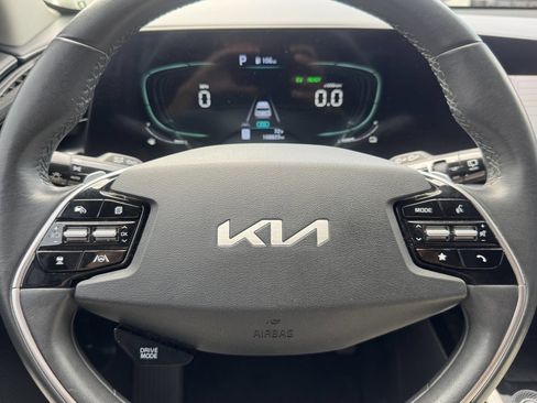 Used 2023 Kia Niro EX FWD image 30