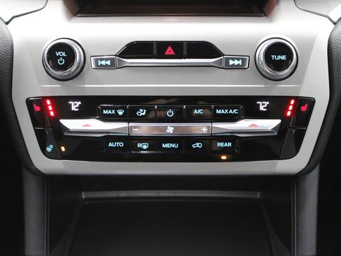 Used 2021 Ford Explorer XLT w/ Equipment Group 202A image 26