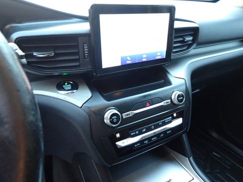 Used 2020 Ford Explorer XLT image 26