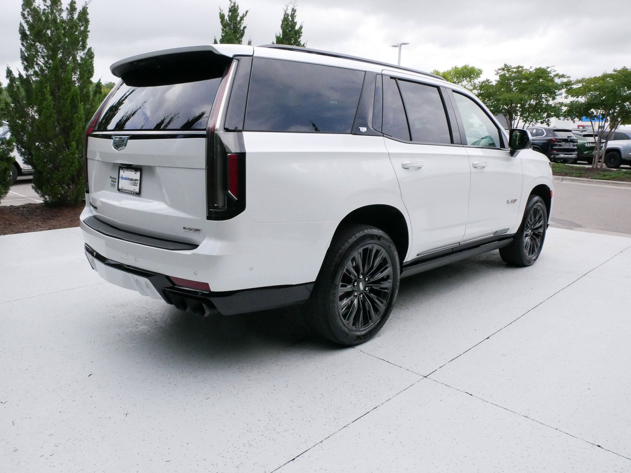 Used 2023 Cadillac Escalade V w/ LPO, ONYX Package AWD/4WD image 10