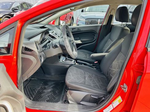Used 2013 Ford Fiesta SE image 3