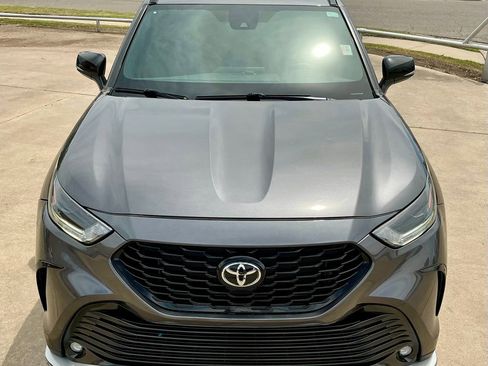 Used 2022 Toyota Highlander XSE image 11