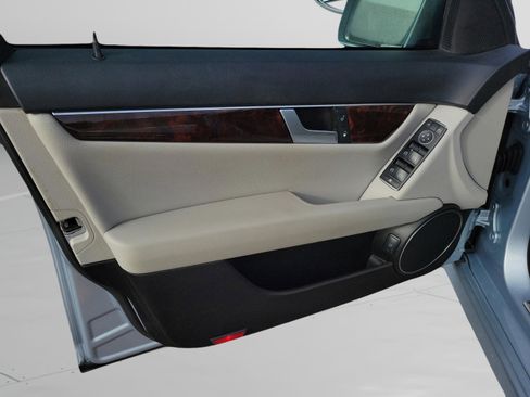 Used 2013 Mercedes-Benz C 250 Sedan image 25