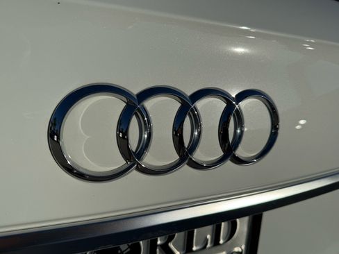 Used 2024 Audi Q5 e Premium Plus w/ Premium Plus Package image 18