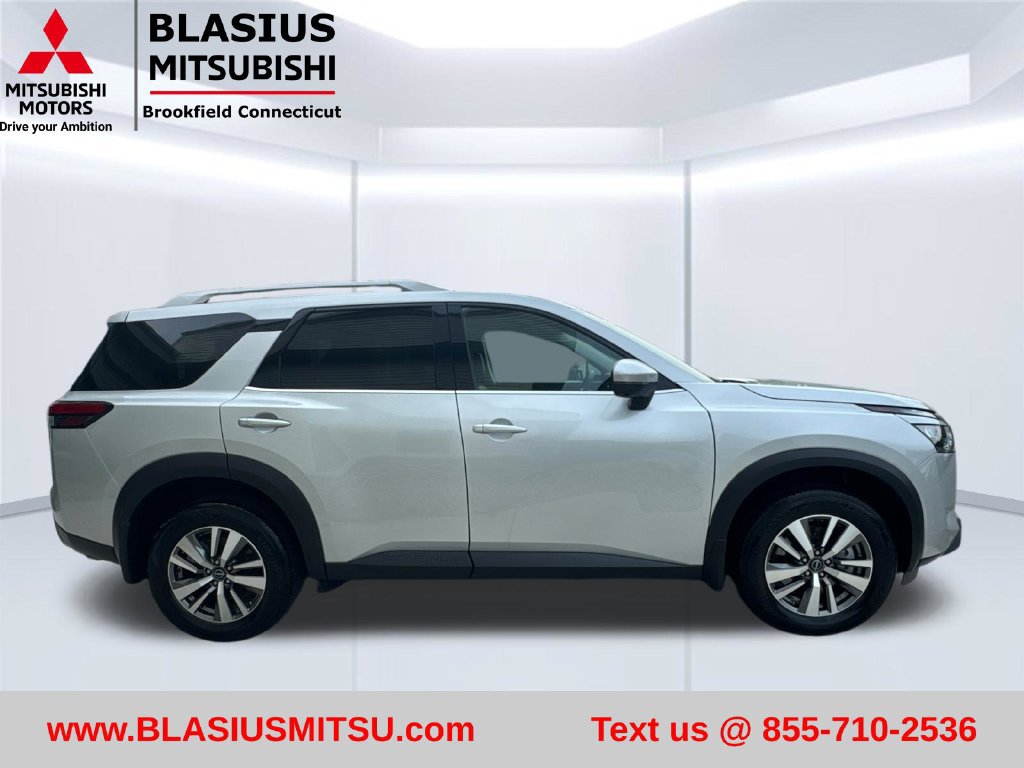 Used 2025 Nissan Pathfinder SL AWD/4WD image 6
