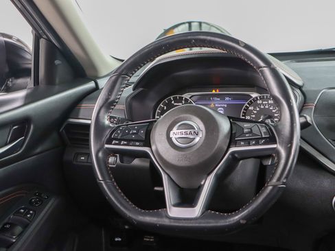 Used 2020 Nissan Altima 2.5 SR FWD image 11