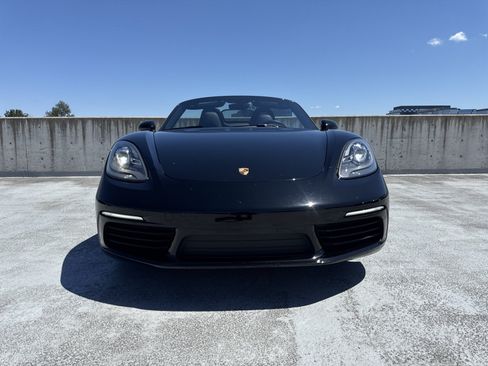 Used 2017 Porsche 718 Boxster RWD image 3