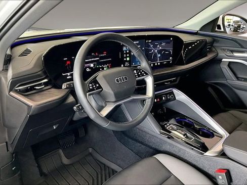 Used 2025 Audi Q5 Premium w/ Convenience Package AWD/4WD image 17