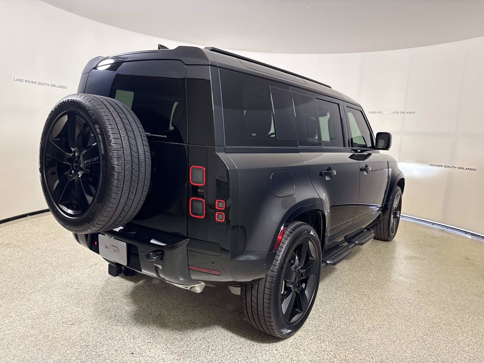 New 2026 Land Rover Defender 110 X-Dynamic SE AWD/4WD image 5