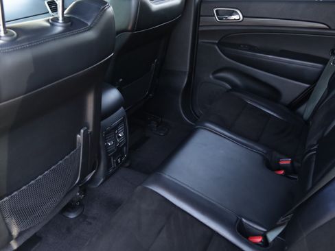 Used 2019 Jeep Grand Cherokee Altitude AWD/4WD image 11