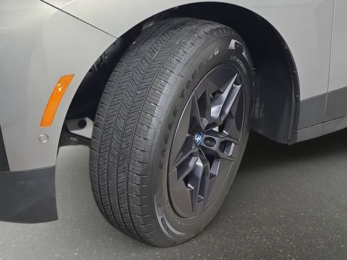 Used 2024 BMW iX xDrive50 AWD/4WD image 32