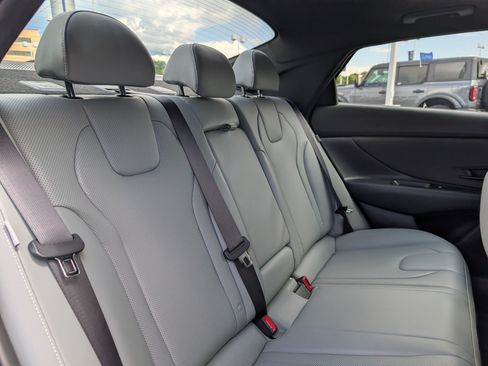 Used 2025 Hyundai Elantra Limited FWD image 32
