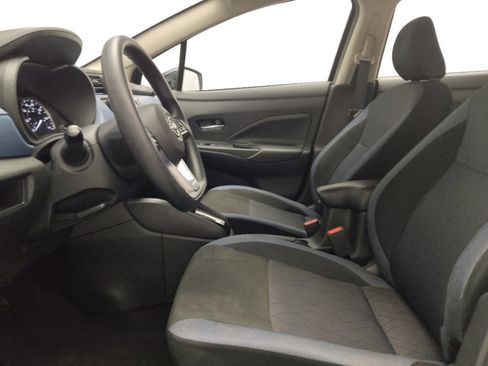 Used 2025 Nissan Versa SV FWD image 17
