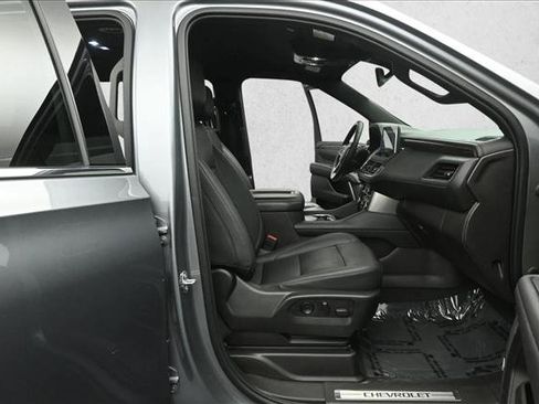 Used 2021 Chevrolet Suburban LT RWD image 28