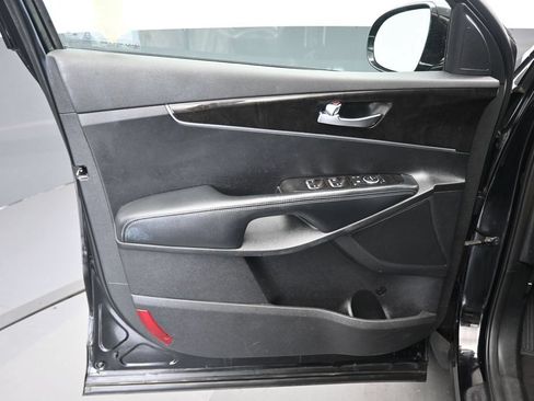 Used 2017 Kia Sorento AWD image 9
