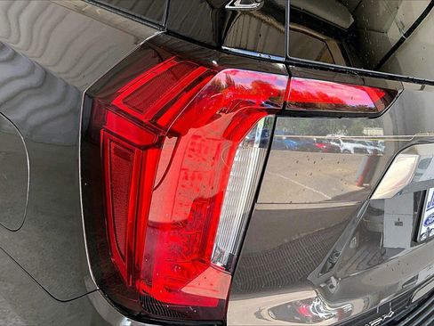 Used 2021 GMC Yukon Denali w/ Denali Premium Package image 13