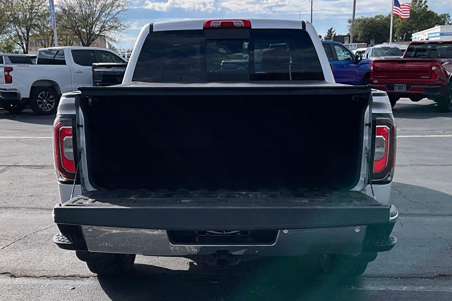 Used 2018 GMC Sierra 1500 SLT AWD/4WD image 4