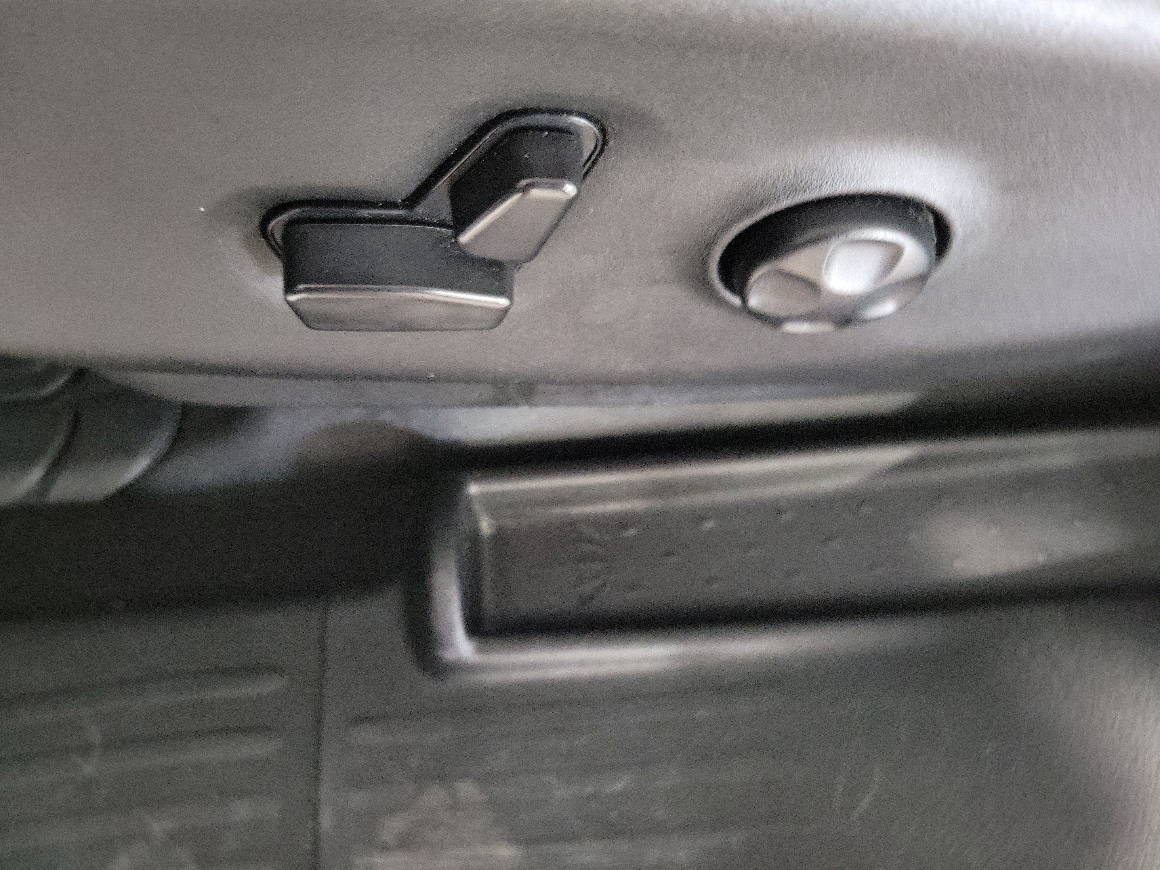 Used 2024 Chrysler Pacifica Limited FWD image 23