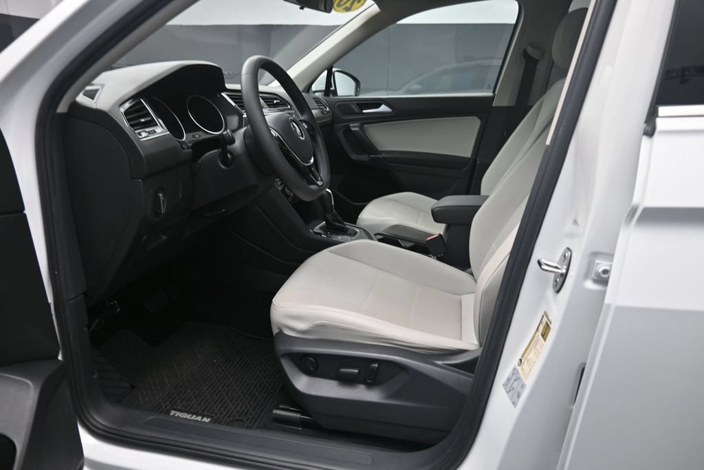 Used 2020 Volkswagen Tiguan SE FWD image 17