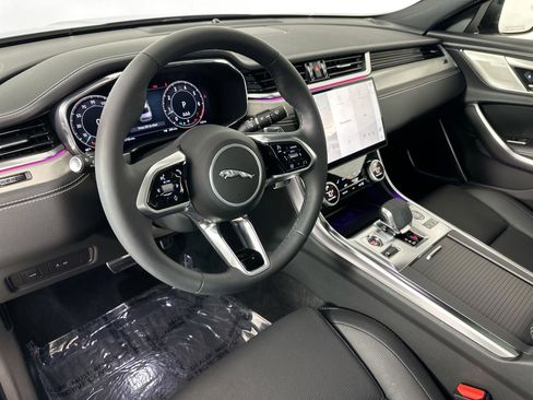 Certified 2024 Jaguar XF R-Dynamic SE image 10