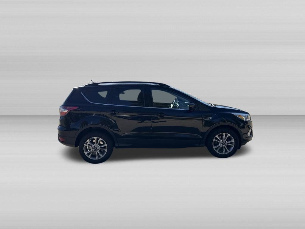 Used 2017 Ford Escape SE w/ Equipment Group 201A FWD image 4