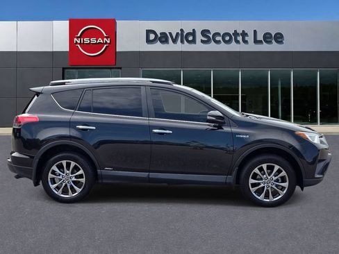 Used 2018 Toyota RAV4 Limited AWD/4WD image 5