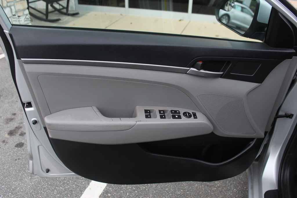 Used 2017 Hyundai Elantra SE FWD image 10