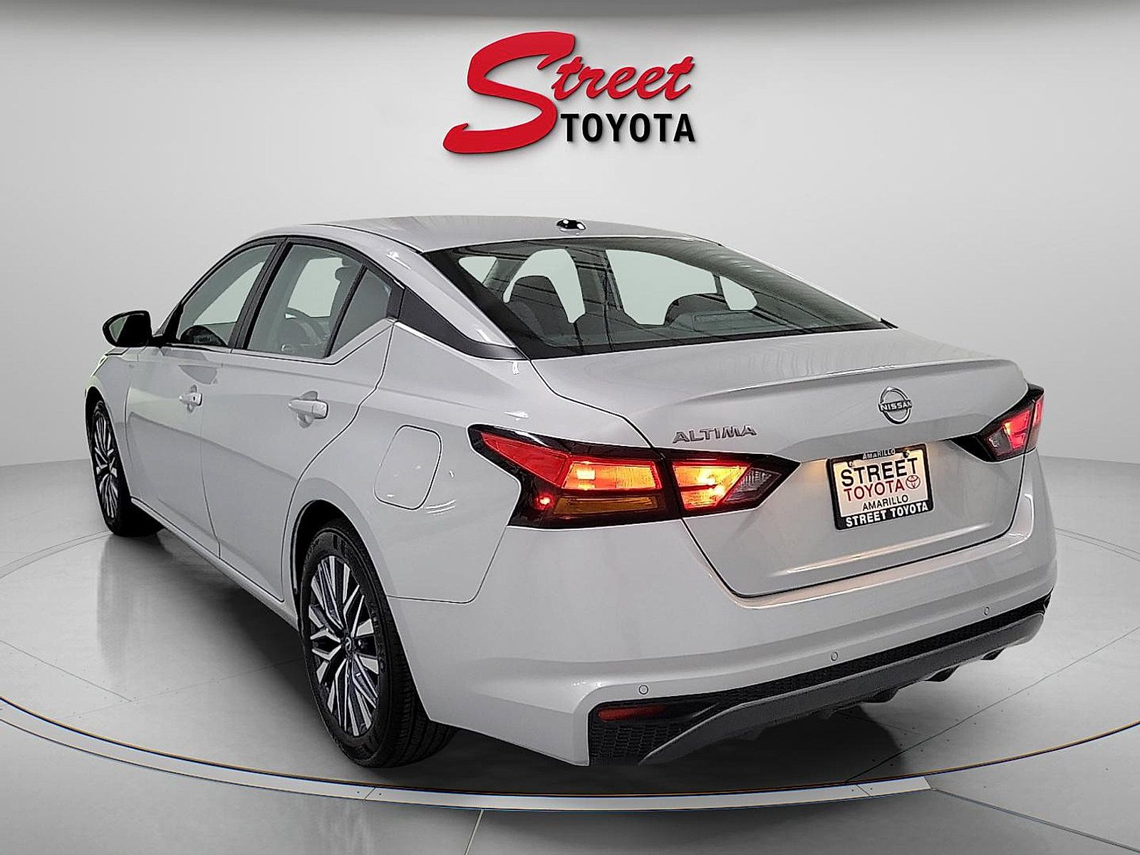 Used 2026 Nissan Altima 2.5 SV FWD image 2