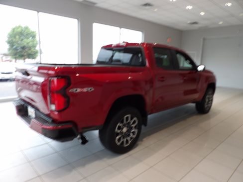 Used 2024 Chevrolet Colorado LT w/ LT Convenience Package III AWD/4WD image 4