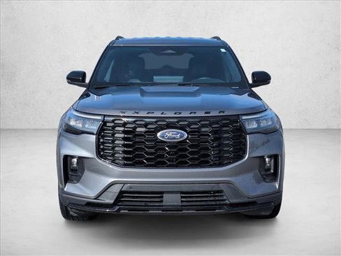 Used 2025 Ford Explorer ST-Line w/ ST-Line Street Pack image 2