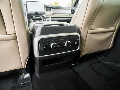 Used 2024 Ford Expedition Limited image 30