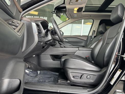 Used 2023 Nissan Rogue SV w/ SV Premium B Package image 13