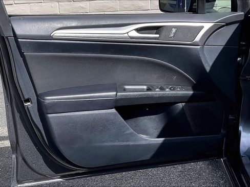 Used 2020 Ford Fusion SE image 22