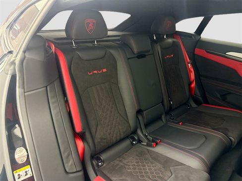 Used 2024 Lamborghini Urus S image 29