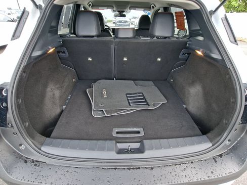 Certified 2025 Nissan Kicks SR FWD image 21