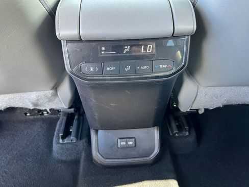 Used 2023 Toyota Highlander XLE image 29