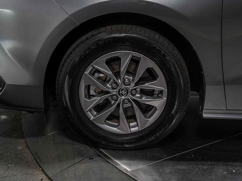 Certified 2026 Toyota Sienna XLE FWD image 10
