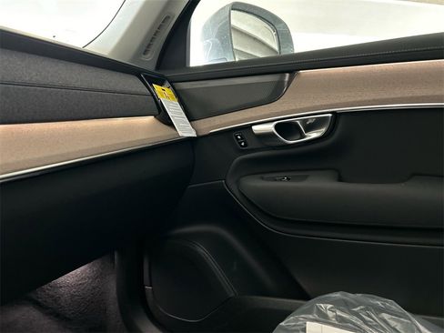 New 2026 Volvo XC90 B6 Plus w/ Protection Package Premier image 21