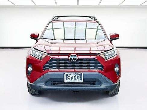 Used 2021 Toyota RAV4 XLE w/ Convenience Package FWD image 2